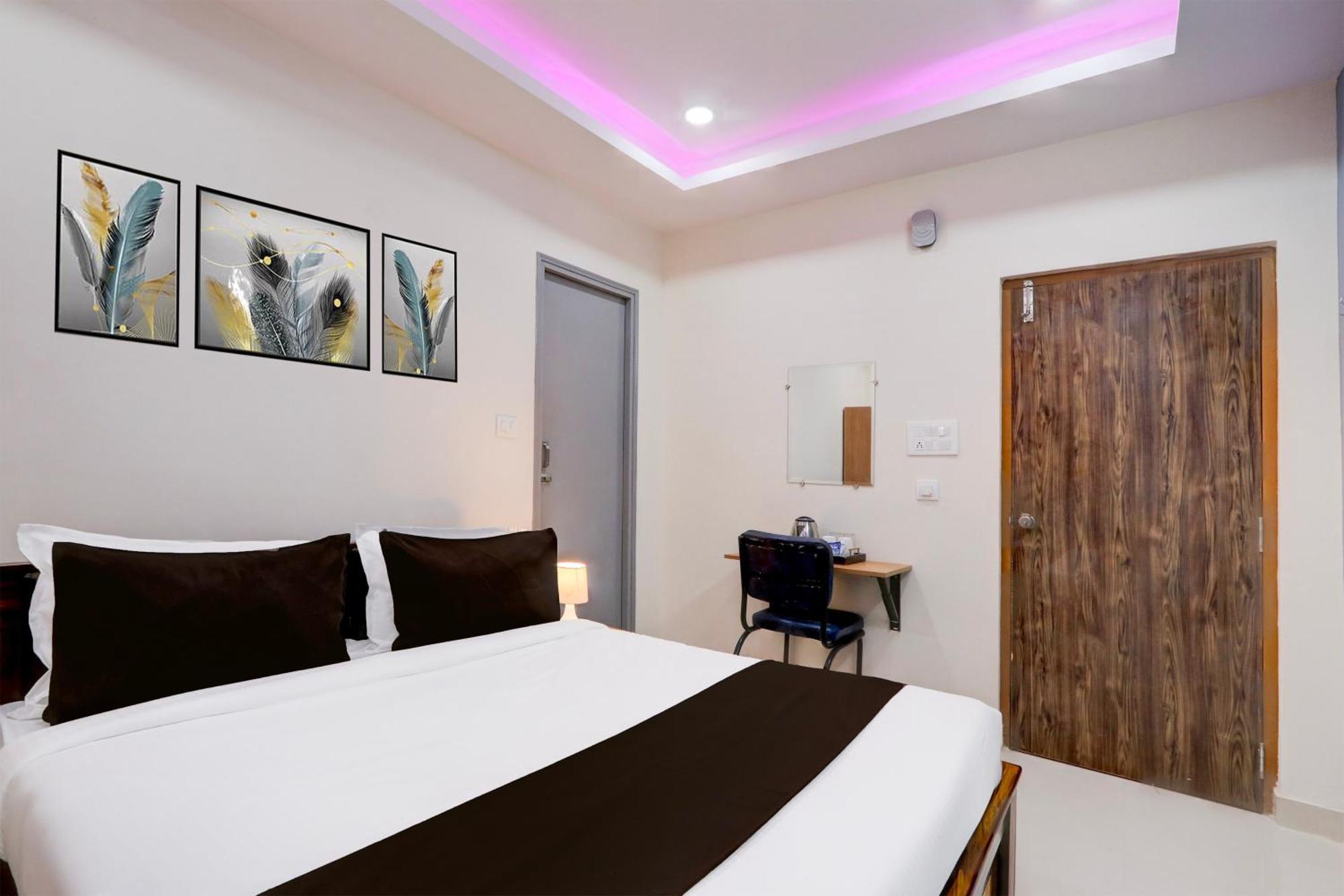 Super Townhouse Nanak Ram Guda Near Waverock Sez Hyderabad Exterior photo